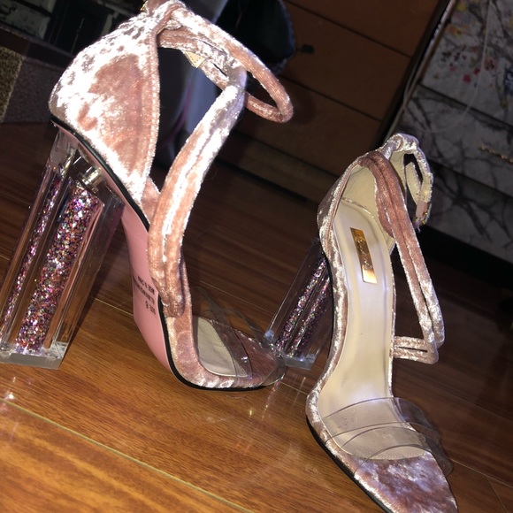 Rose pink suede heels - Picture 1 of 2